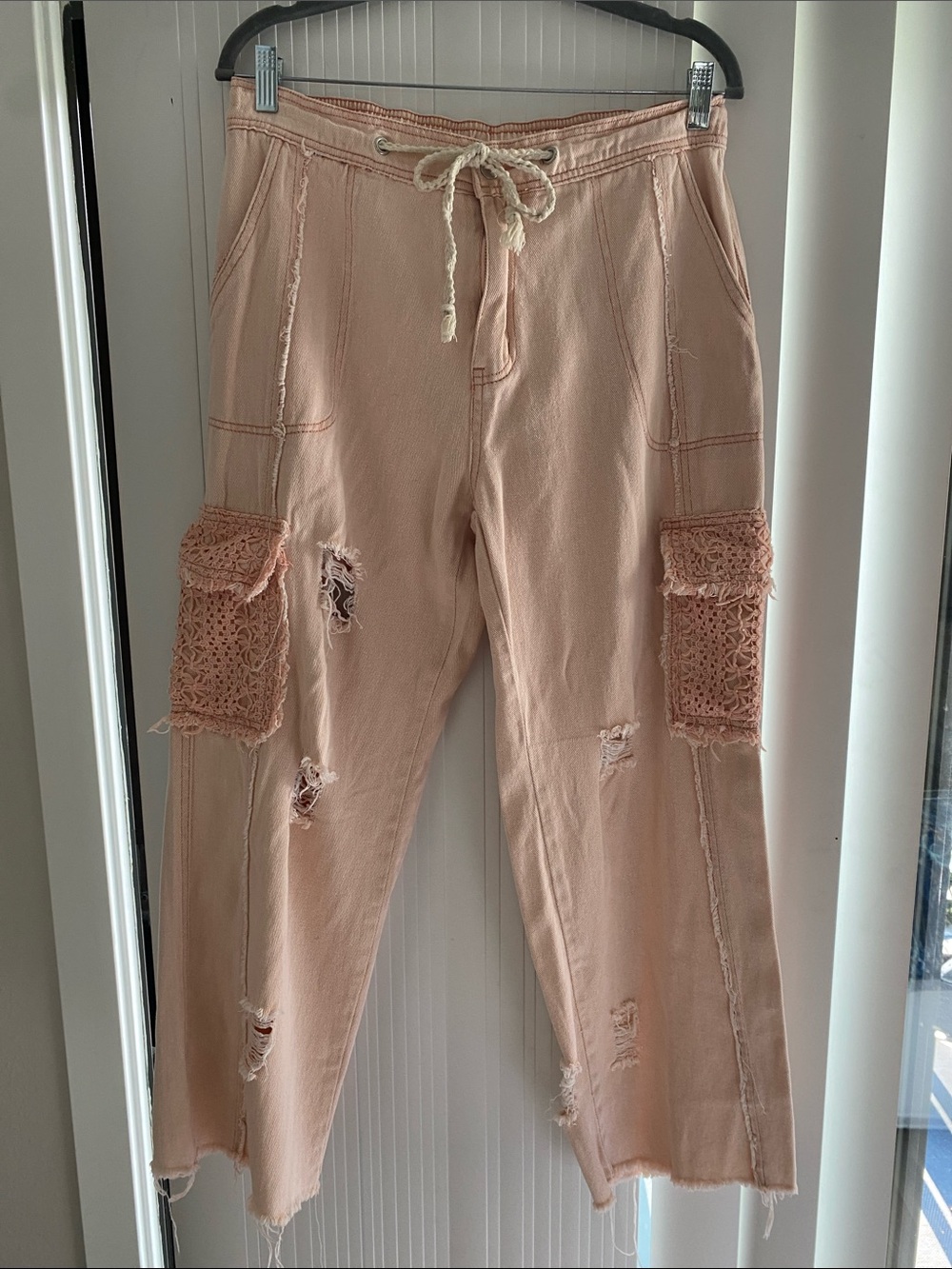 POL Crochet-Pocket Cargo Pants in Pale Peach- like new ** see description
